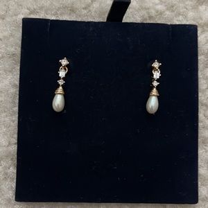 Pearl and Gold style Earring